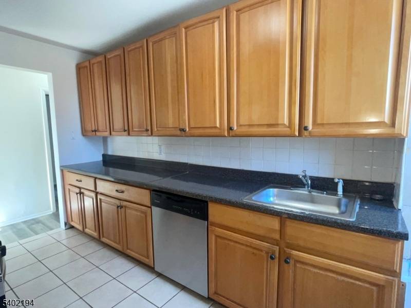 Edgewater Boro, NJ 07020,10 Hilliard Ave #4