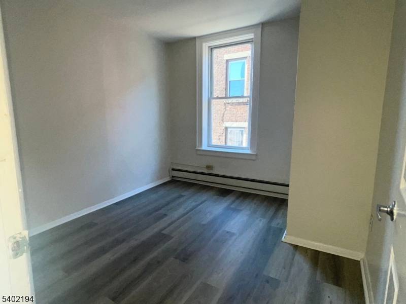 Edgewater Boro, NJ 07020,10 Hilliard Ave #4