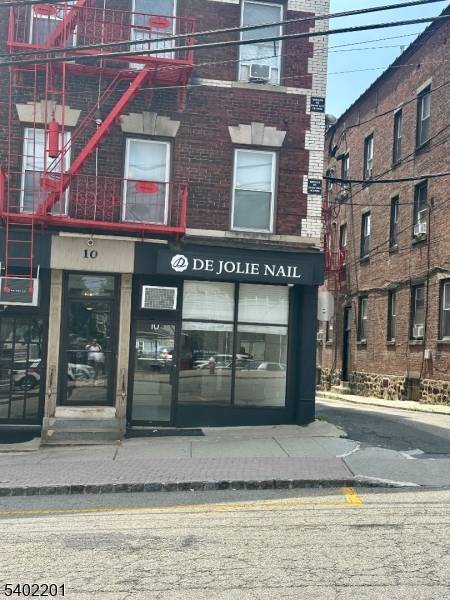 Edgewater Boro, NJ 07020,10 Hilliard Ave