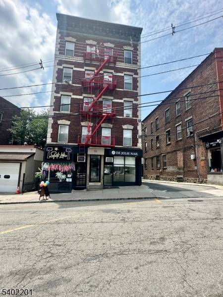 Edgewater Boro, NJ 07020,10 Hilliard Ave