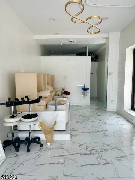 Edgewater Boro, NJ 07020,10 Hilliard Ave