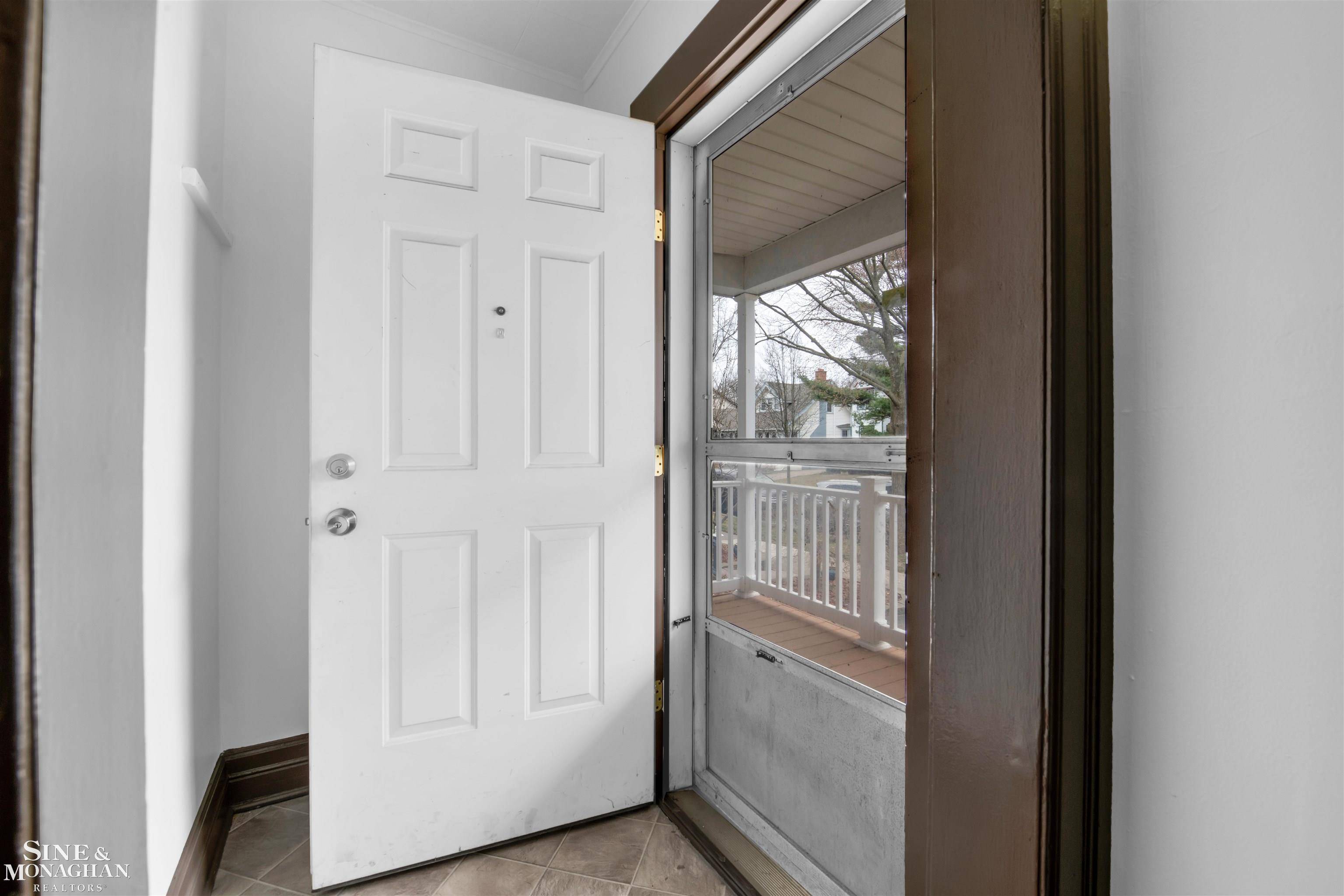 Grosse Pointe Park, MI 48230,1083 Lakepointe ST