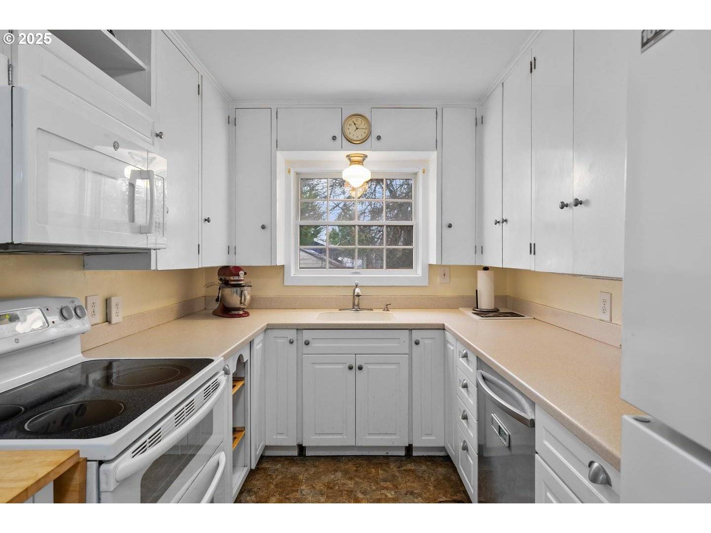 Portland, OR 97216,9311/9315 SE GRANT ST