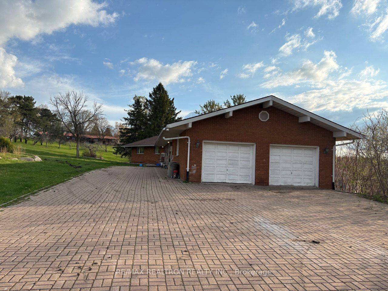 King, ON L7B 0K8,17450 Weston RD #A