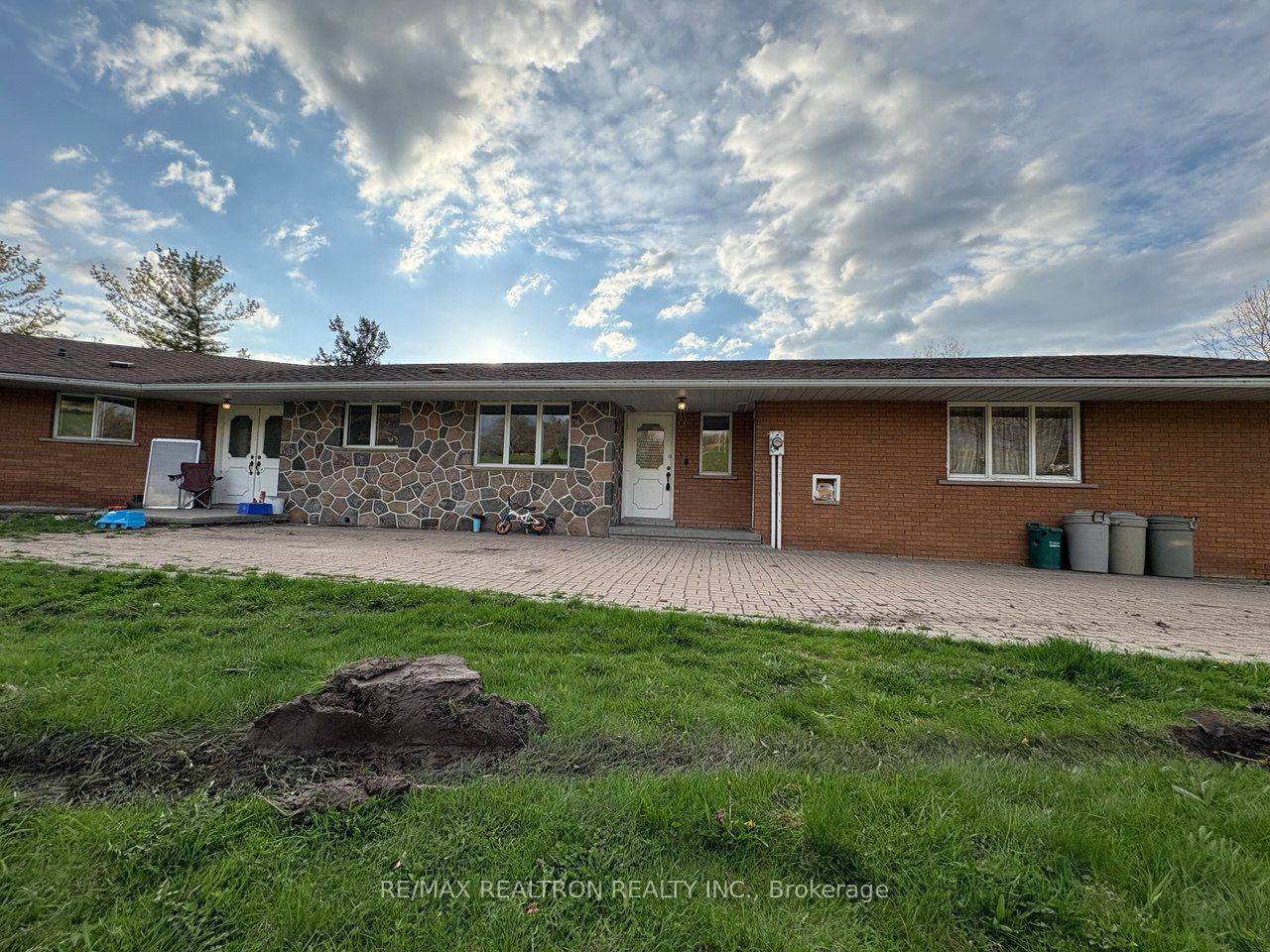 King, ON L7B 0K8,17450 Weston RD #A