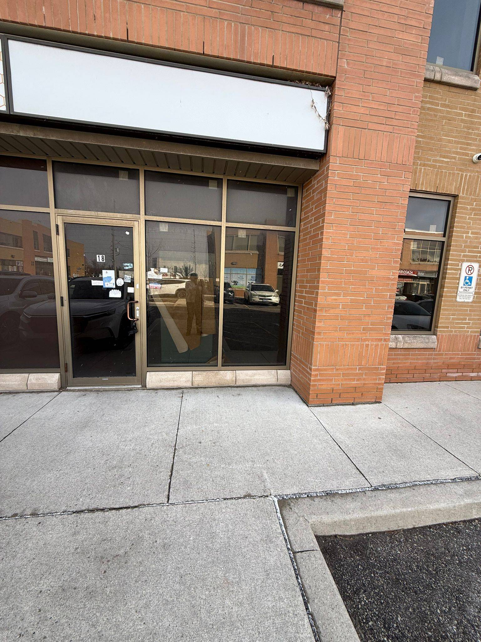 Brampton, ON L6S 0E8,15 Sun Pac BLVD #18