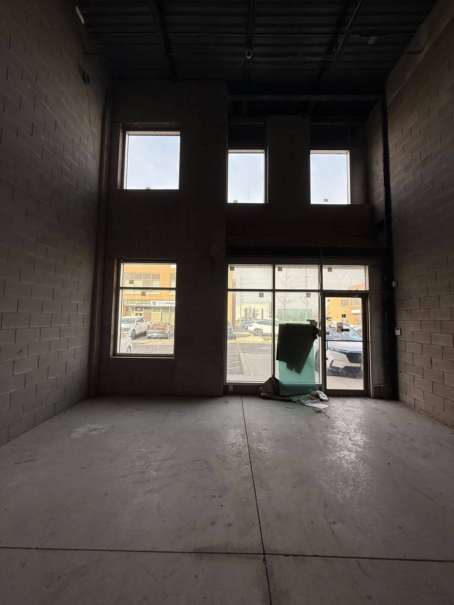 Brampton, ON L6S 0E8,15 Sun Pac BLVD #18