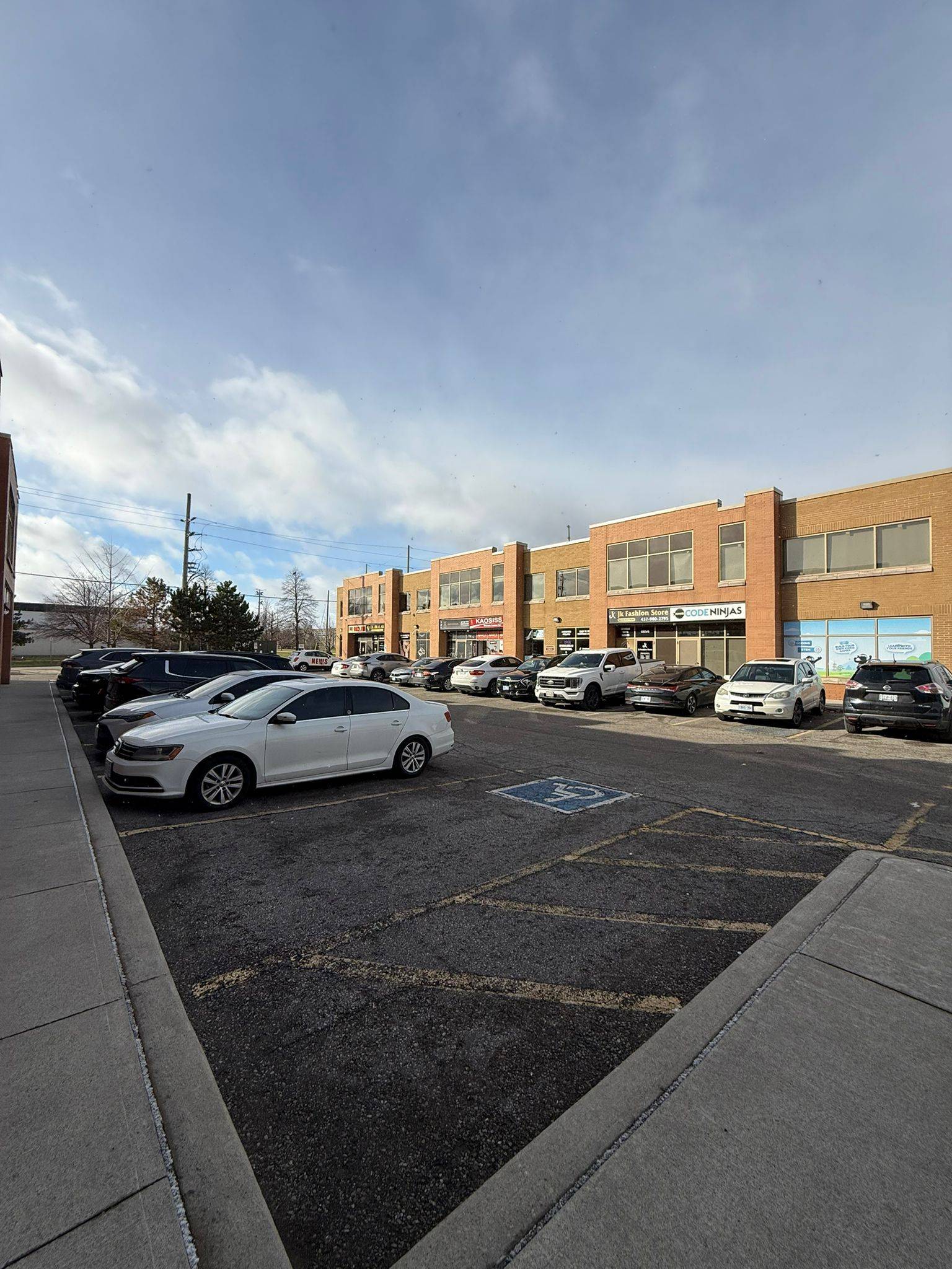 Brampton, ON L6S 0E8,15 Sun Pac BLVD #18