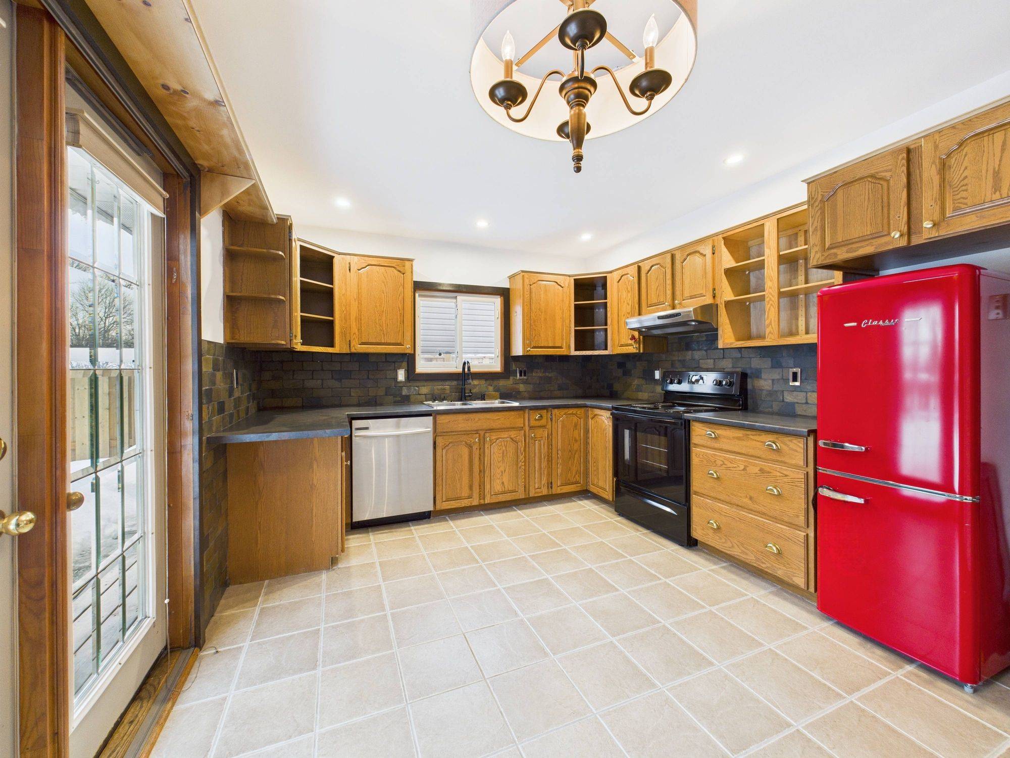 Kincardine, ON N2Z 1T2,673 Scott ST