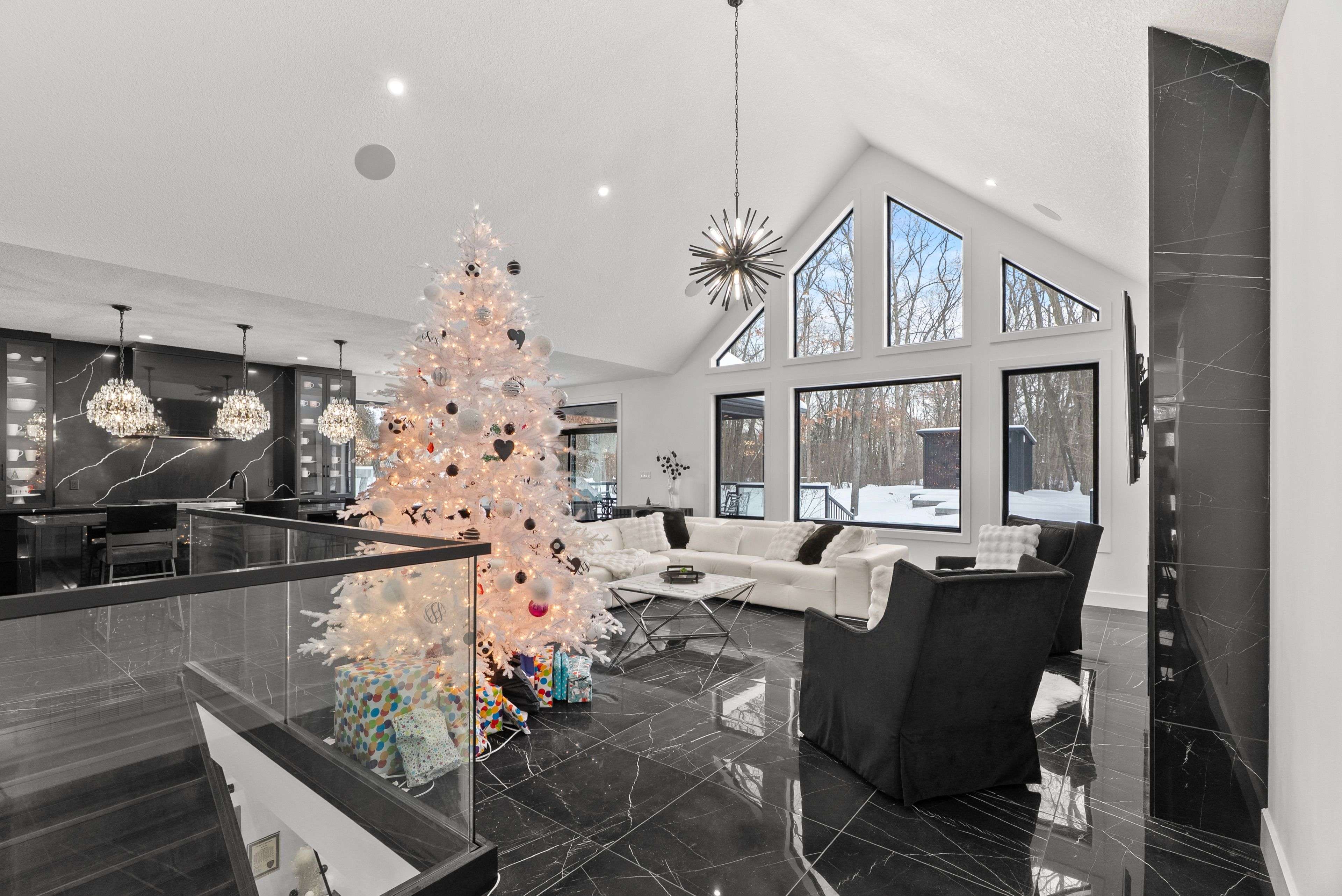 Lambton Shores, ON N0M 1T0,10143 Pinery Bluffs RD