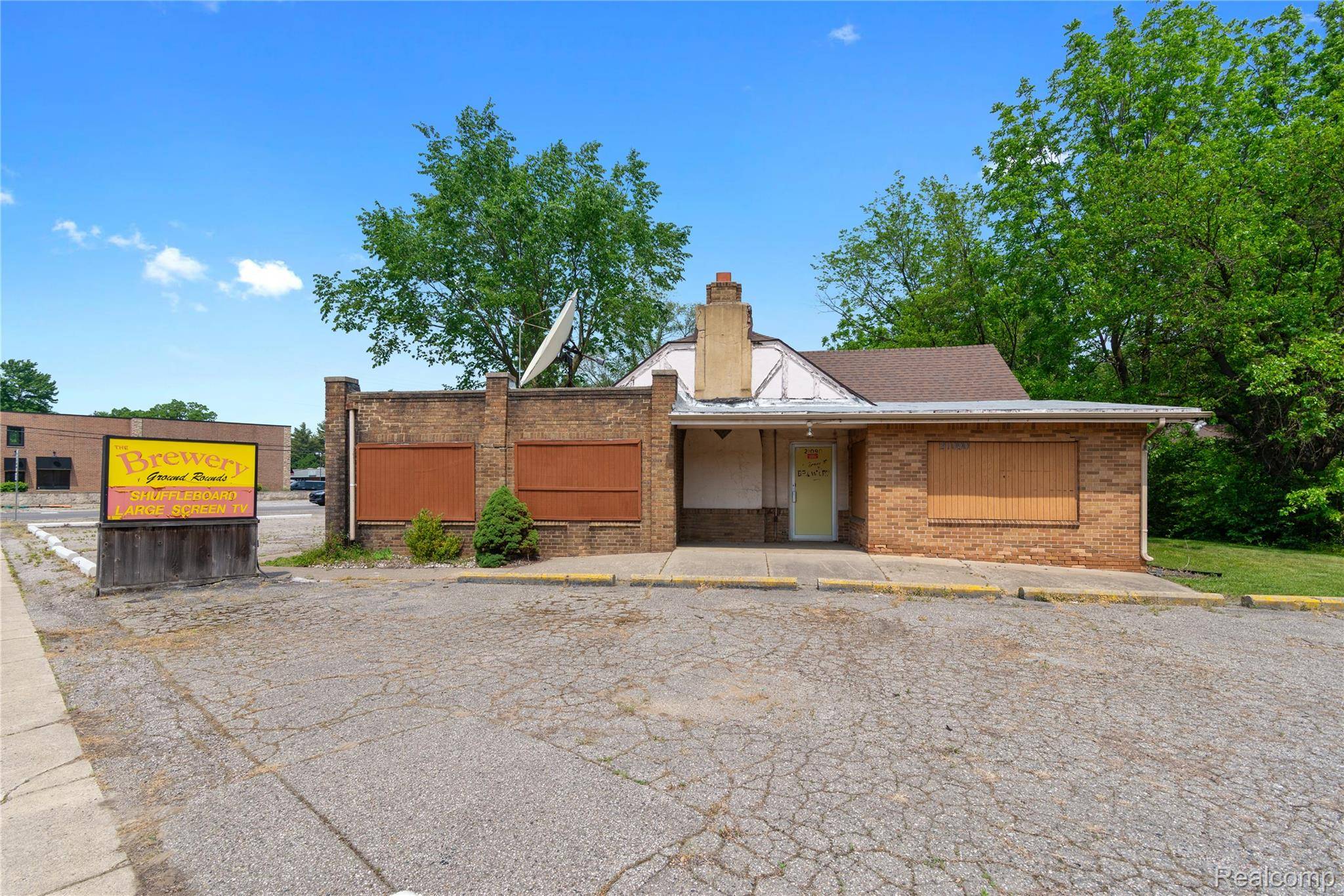 Trenton, MI 48180,21090 Goddard RD