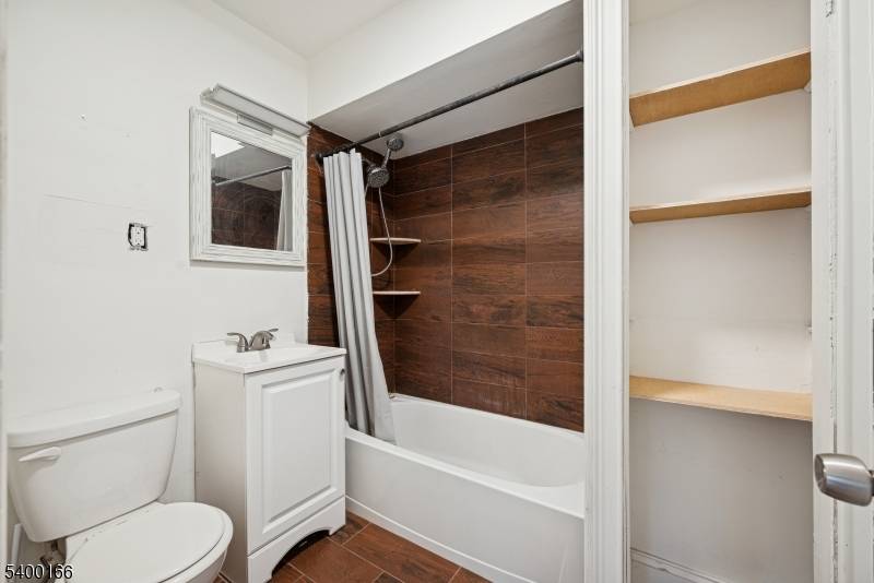 Hopatcong Boro, NJ 07843,206 Brooklyn Mountain Rd