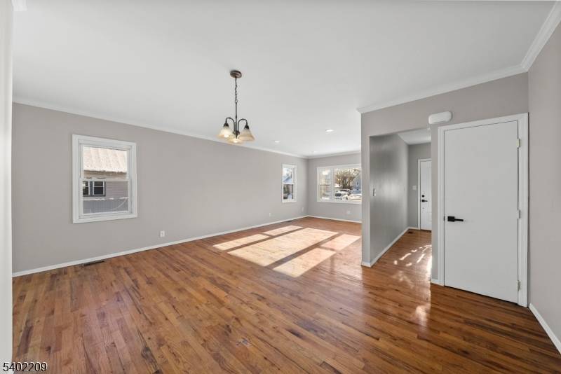 Rahway City, NJ 07065,1996 Barnett St