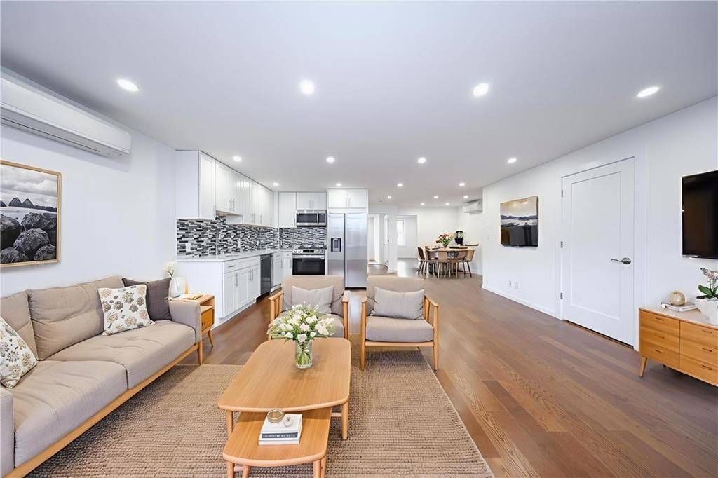 Staten Island, NY 10305,189 Saint Marys AVE