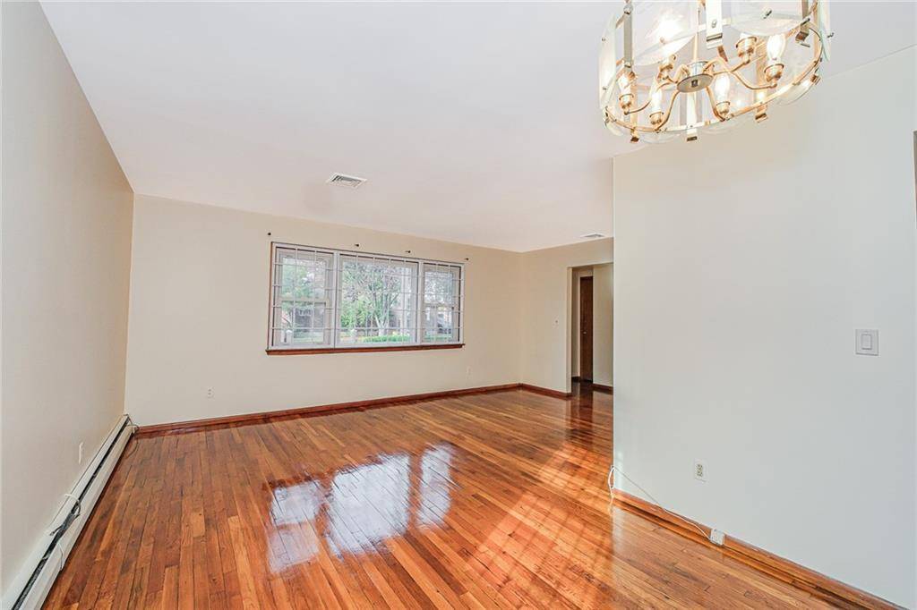 Staten  Island, NY 10304,99 Park Hill CIR