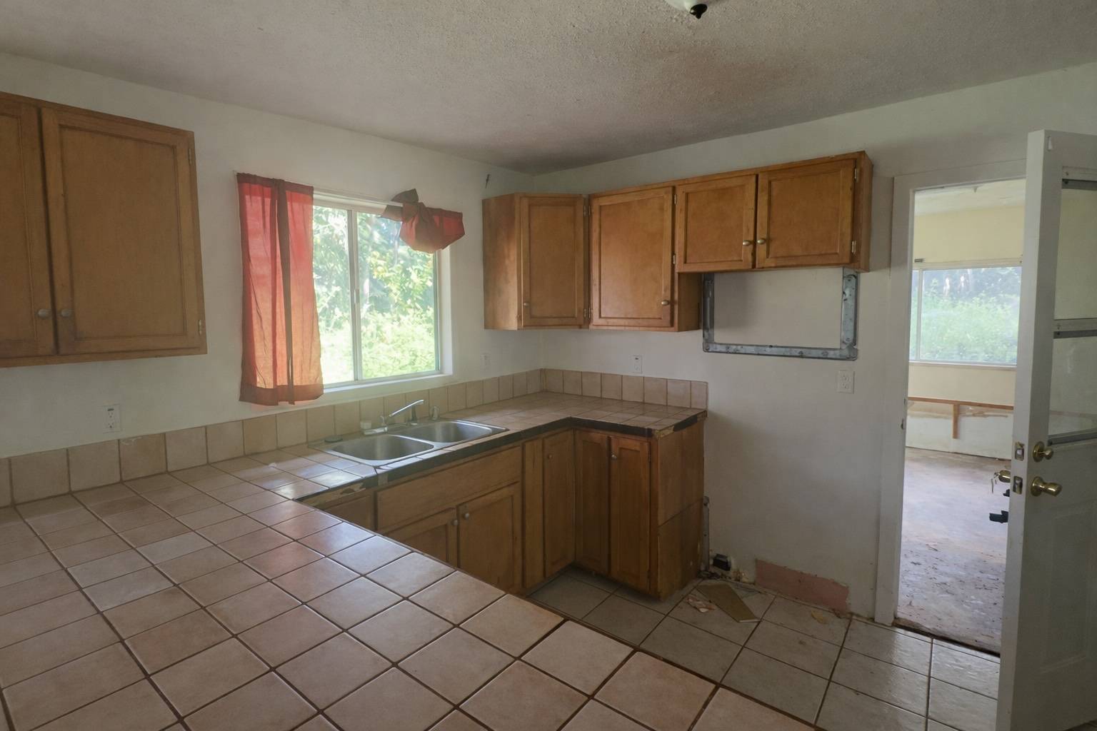 Pahoa, HI 96778,15-2713 MANALO ST