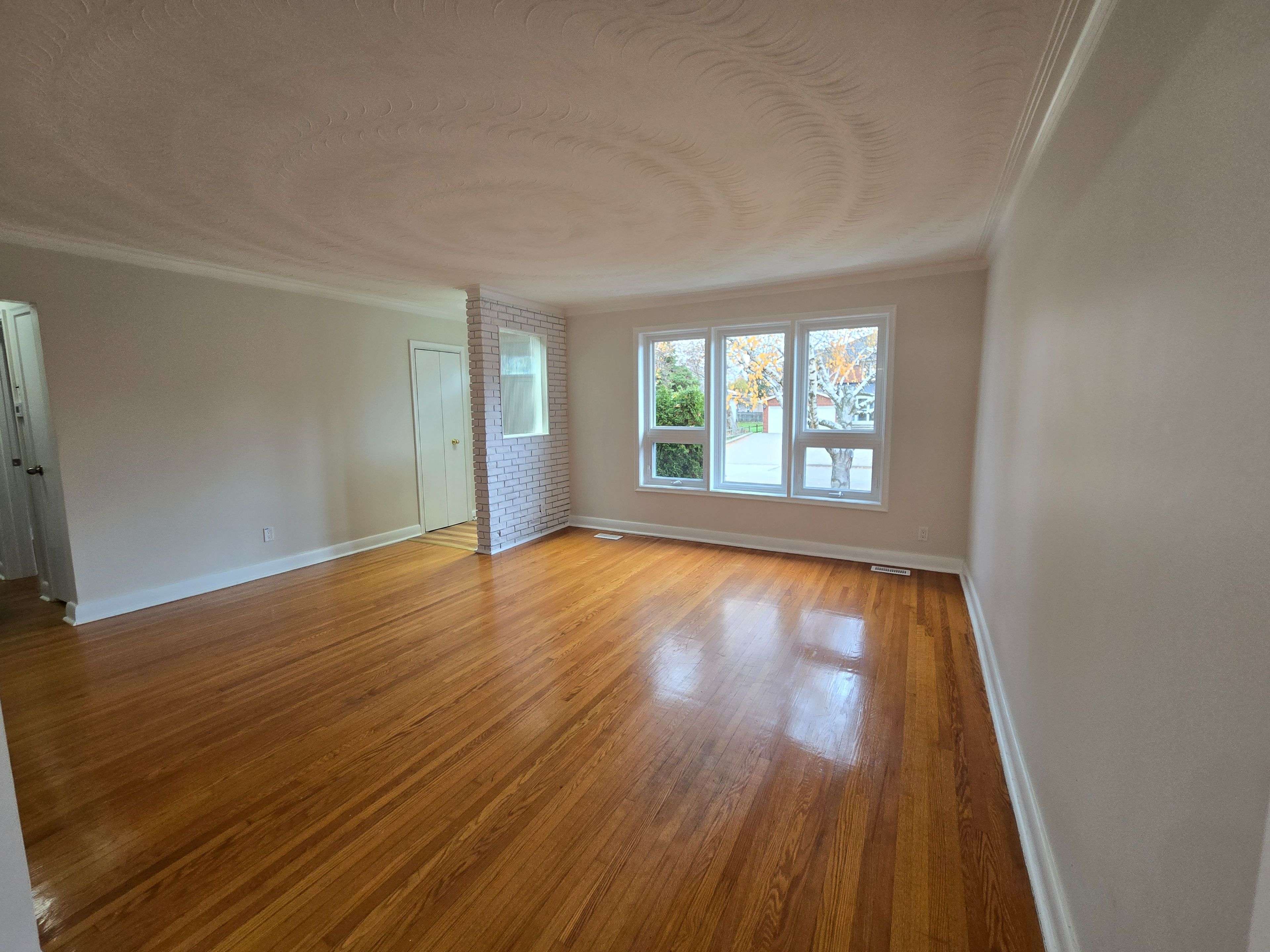 Toronto E07, ON M1S 2A4,24 Fulham ST