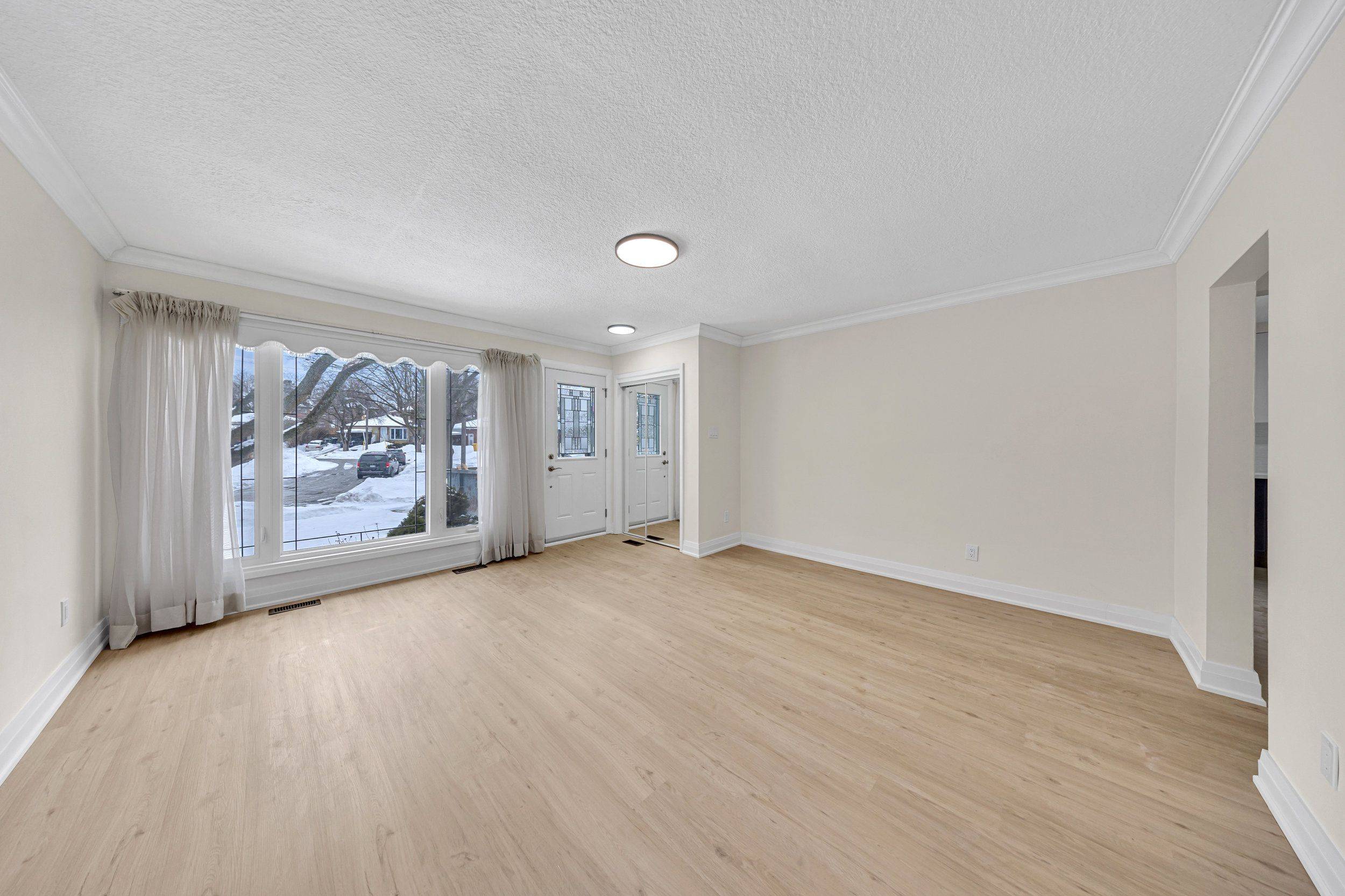 Toronto E09, ON M1J 1Y8,28 Furlong CT #Main