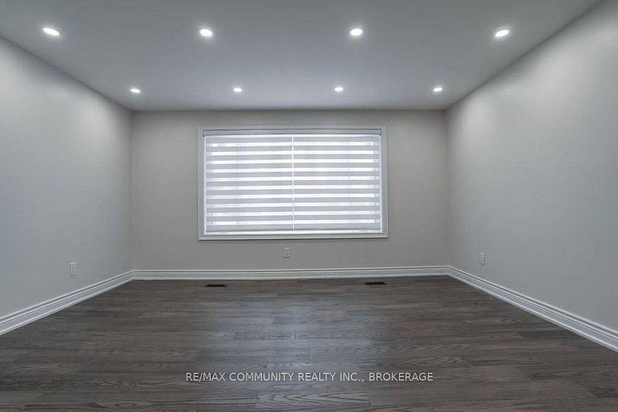 Toronto E09, ON M1P 3Z8,105 Brimorton DR #Main