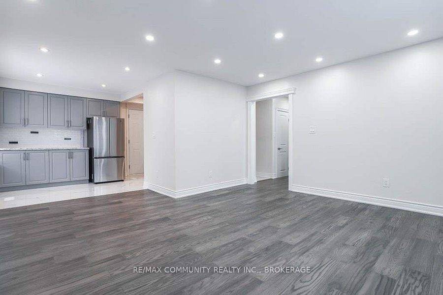 Toronto E09, ON M1P 3Z8,105 Brimorton DR #Main