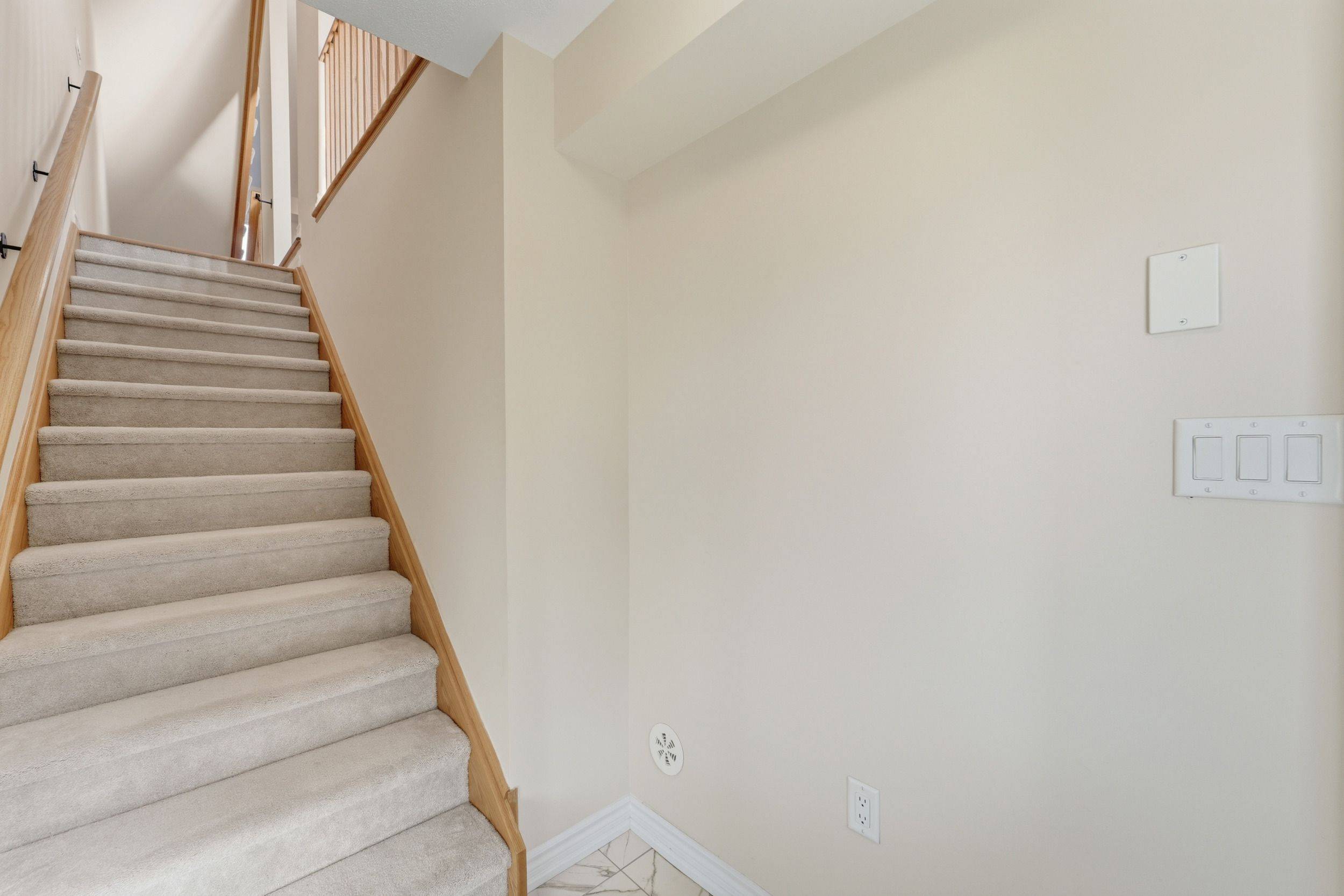 Clarington, ON L1E 0H8,6 Malone LN