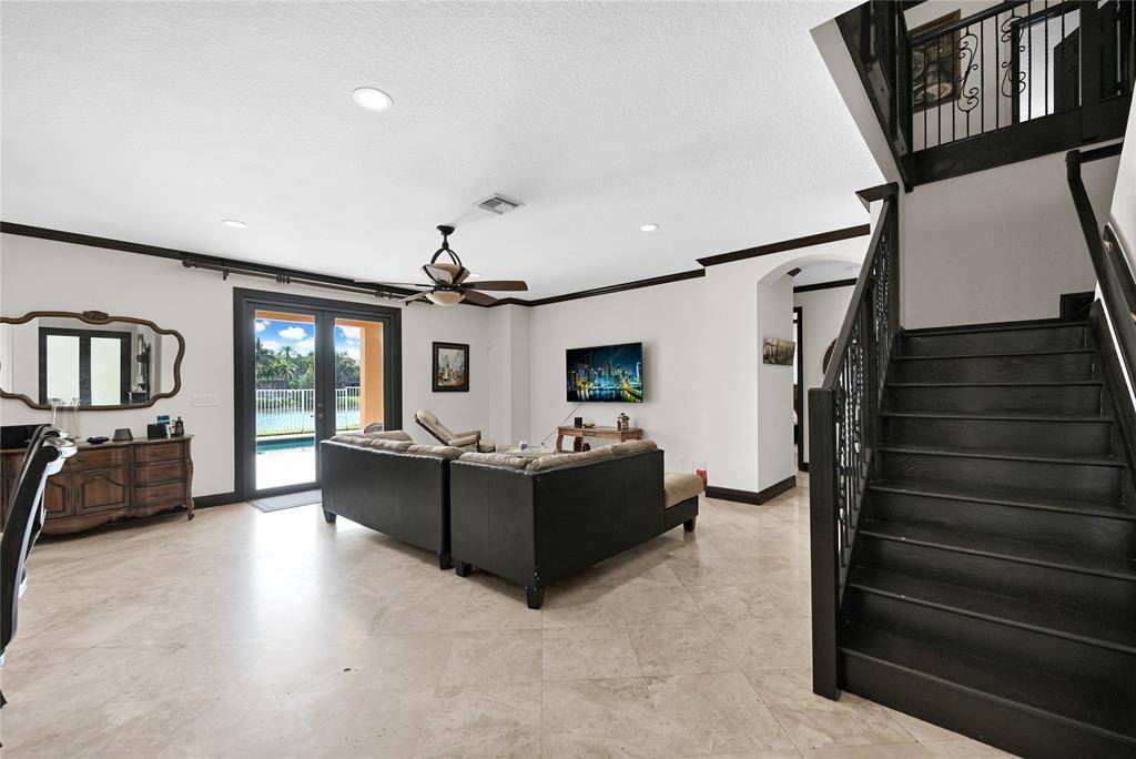 Weston, FL 33332,3872 W Hibiscus St