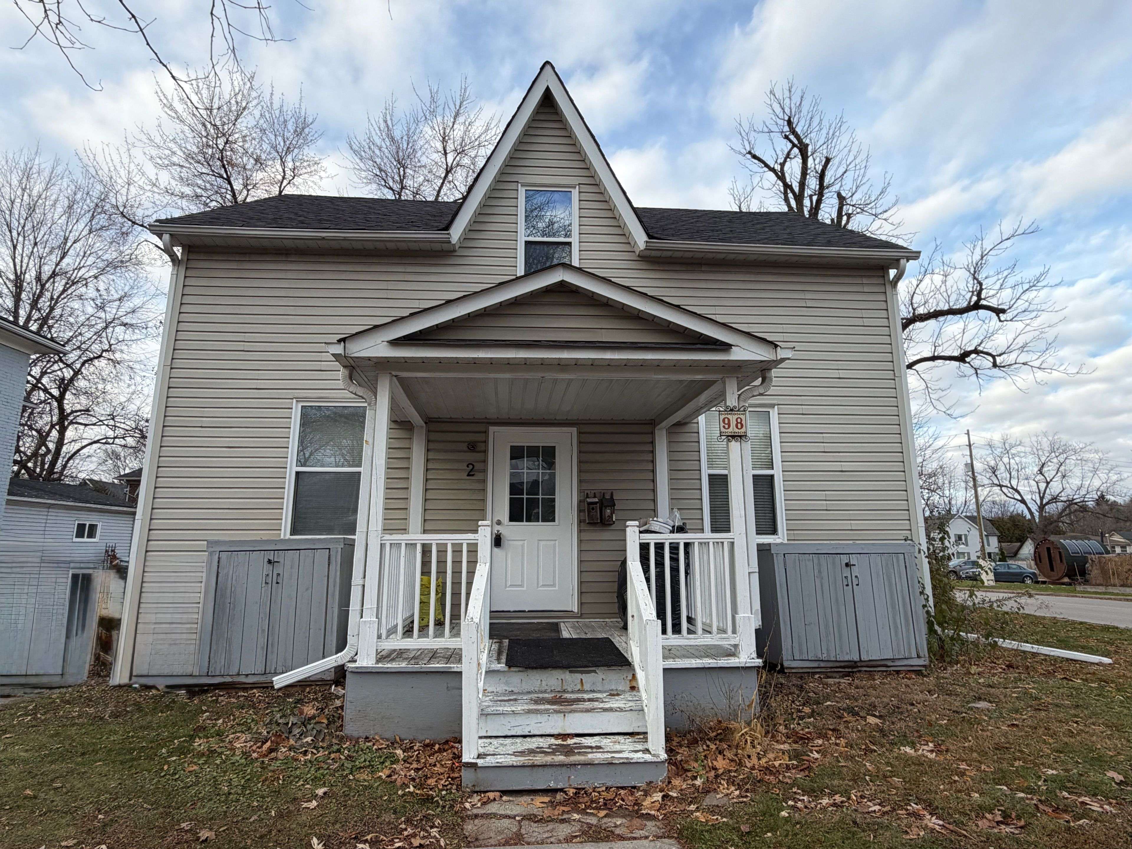 Aurora, ON L4G 1H8,98 Wellington ST E #2