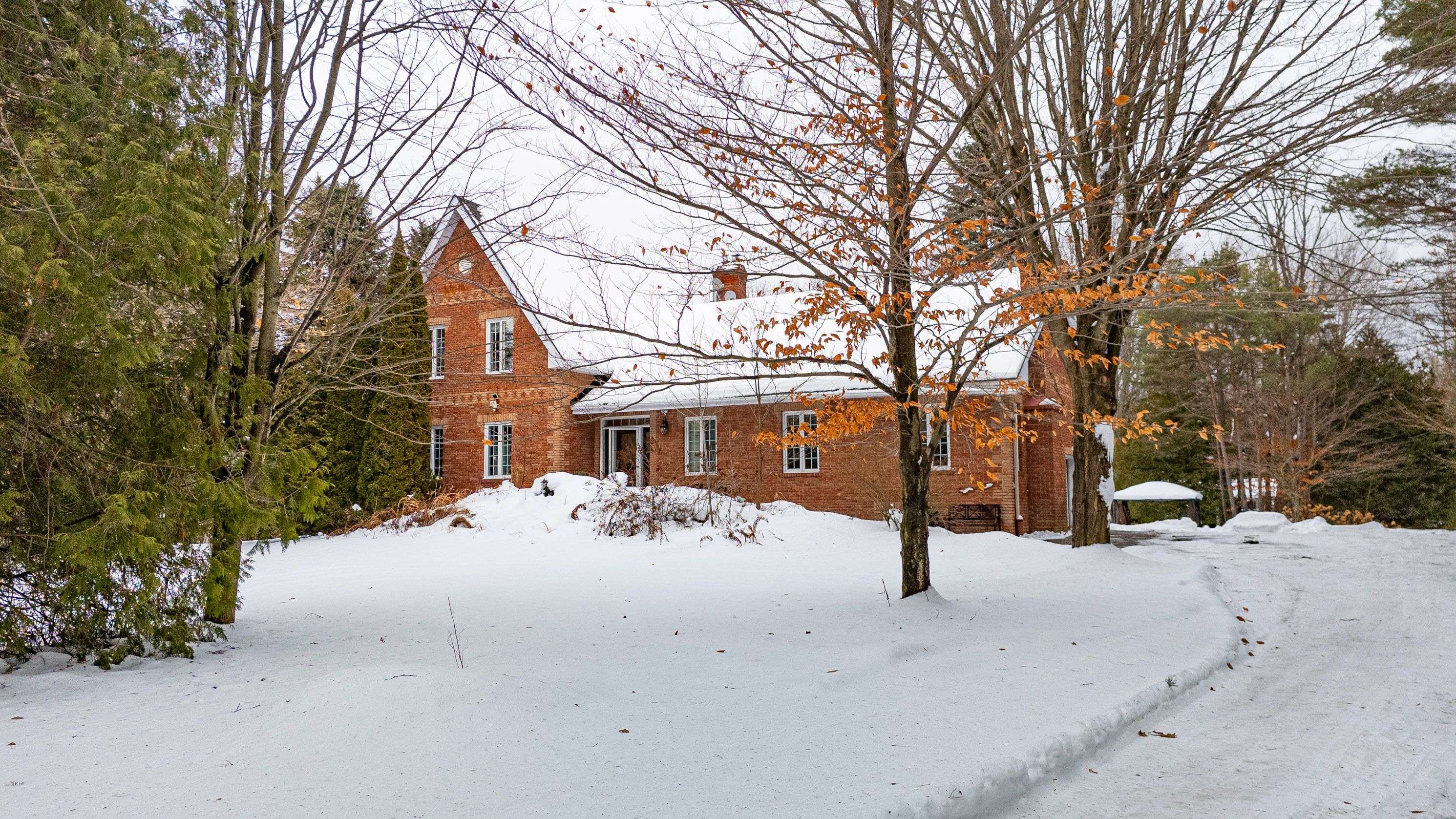 East Gwillimbury, ON L0G 1R0,21455 Warden AVE