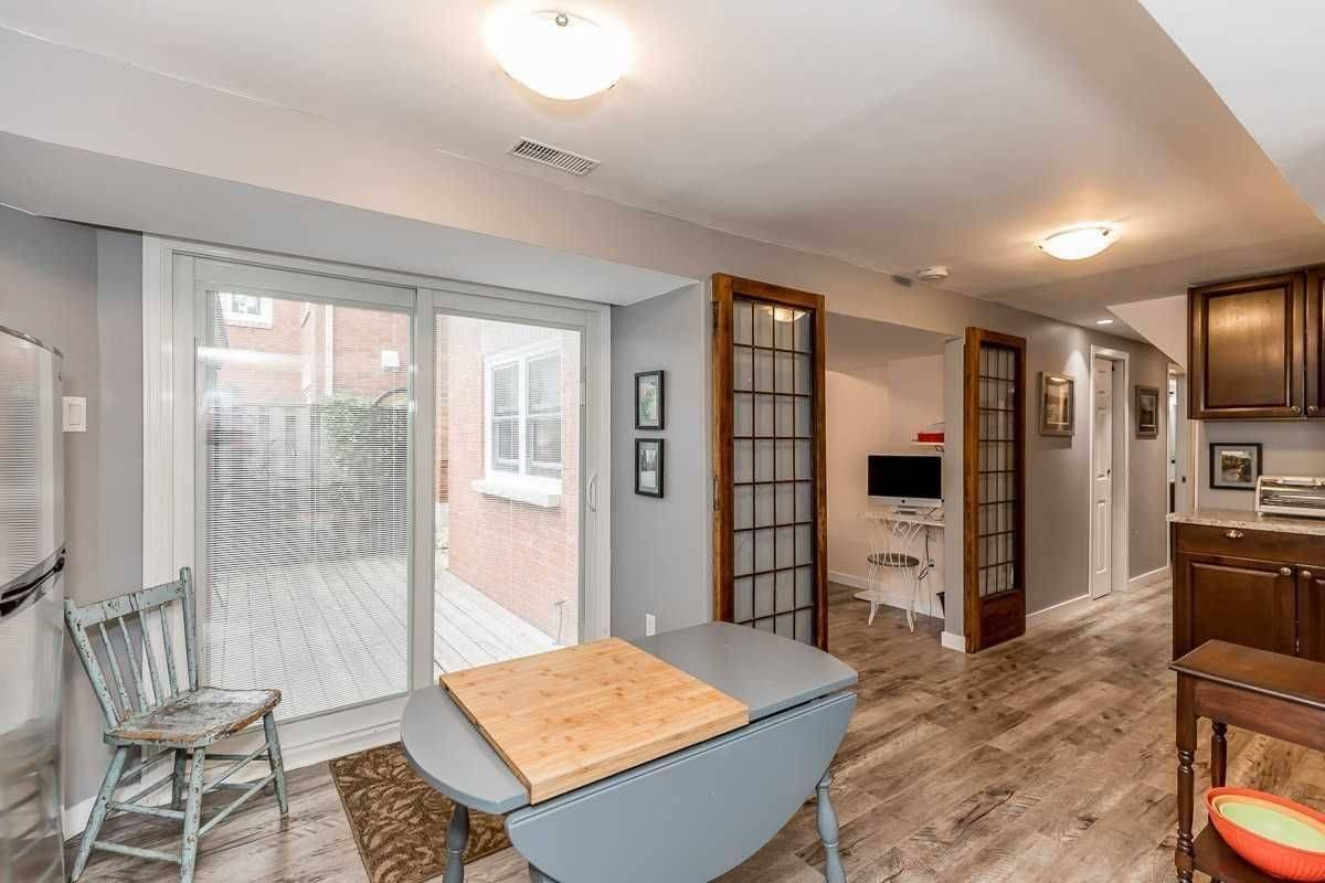 Barrie, ON L4N 7H2,39 Mcmillan CRES #BSMT