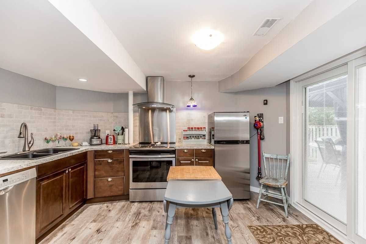 Barrie, ON L4N 7H2,39 Mcmillan CRES #BSMT