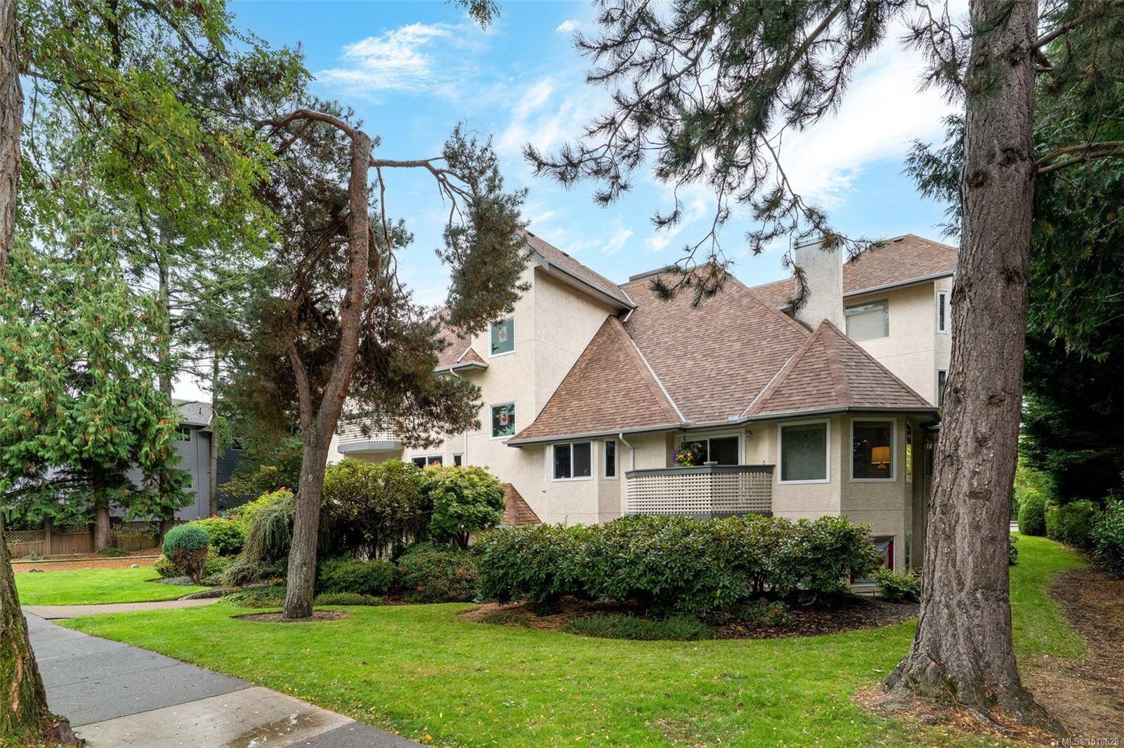 Sidney, BC V8L 2X3,9882 Fifth St #213