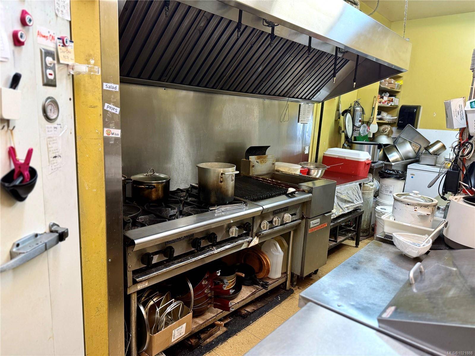 Saanich, BC V8Z 3E9,4454 West Saanich St #A