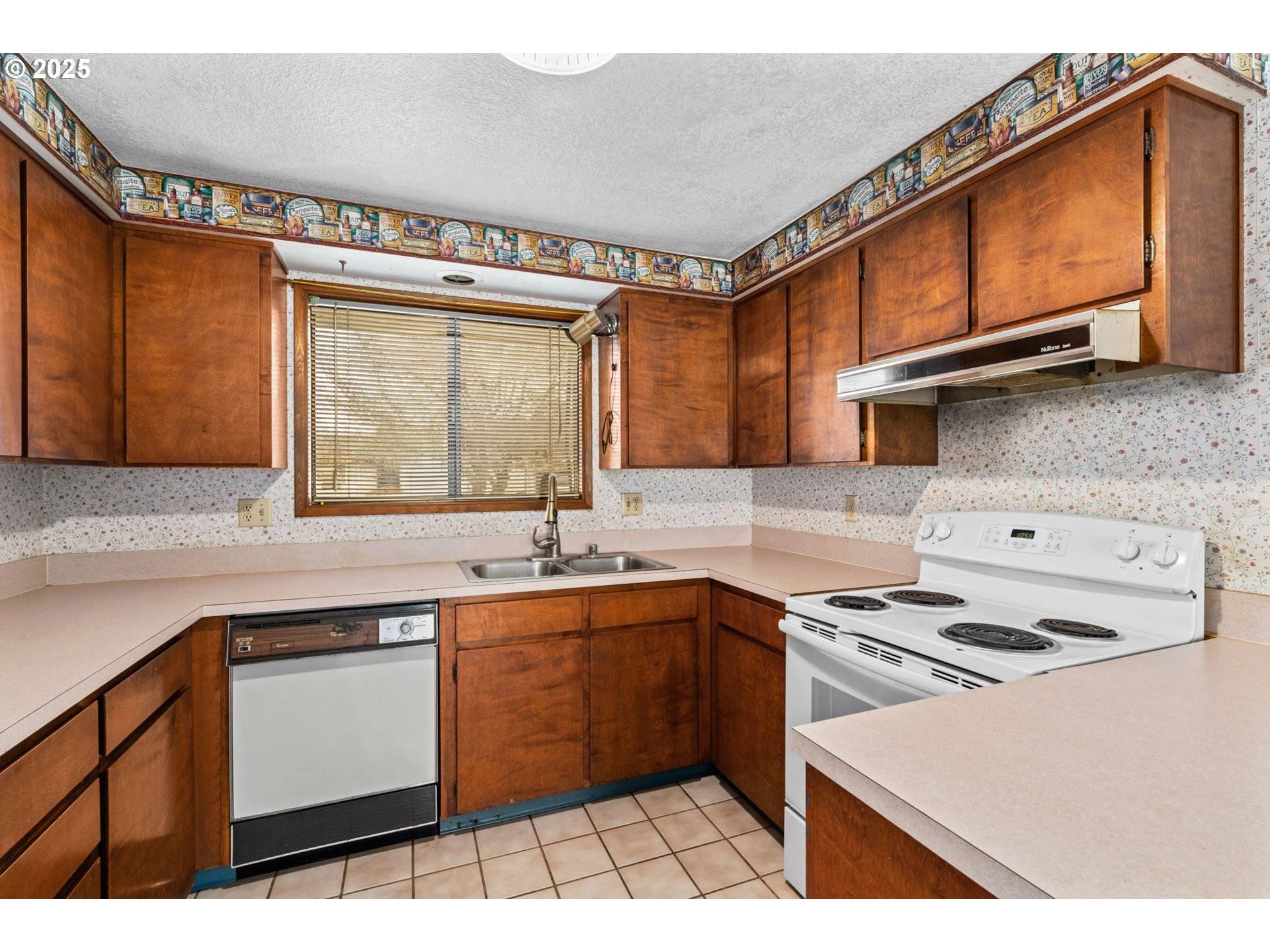 Eugene, OR 97402,798 DRIFTWOOD DR