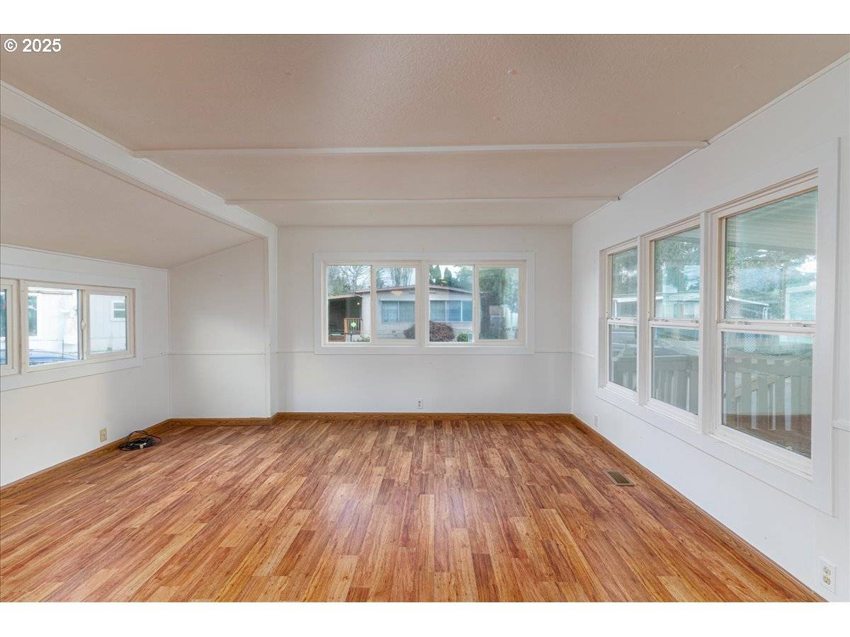 Cornelius, OR 97113,570 N 10TH AVE #75