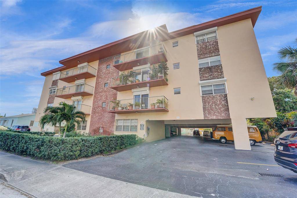 Hollywood, FL 33020,2010 Fillmore St #202