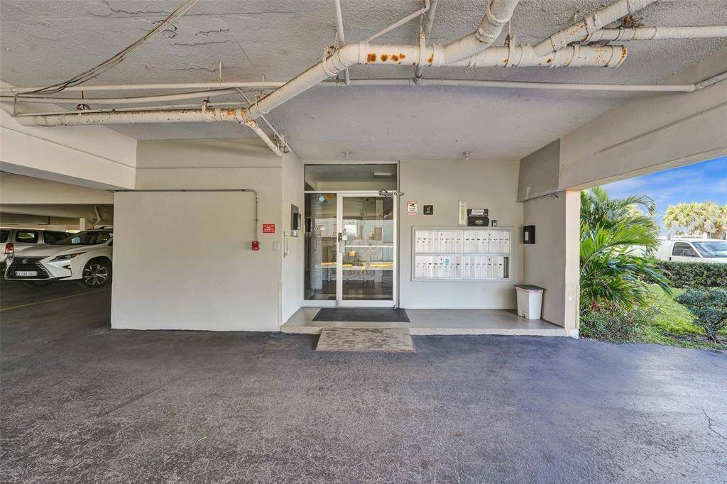 Hollywood, FL 33020,2010 Fillmore St #202