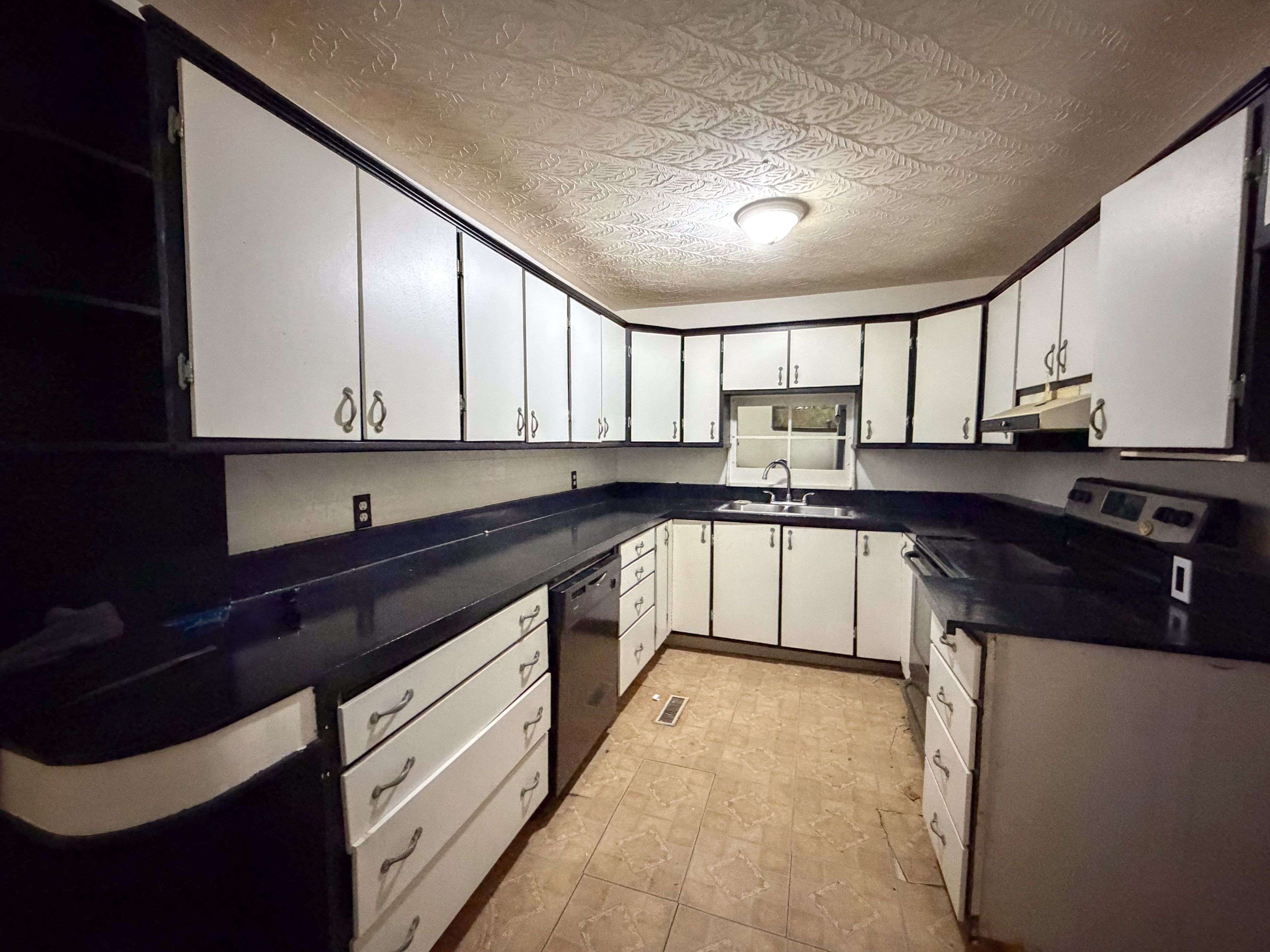 Timmins, ON P4N 6K9,157 Pine ST N