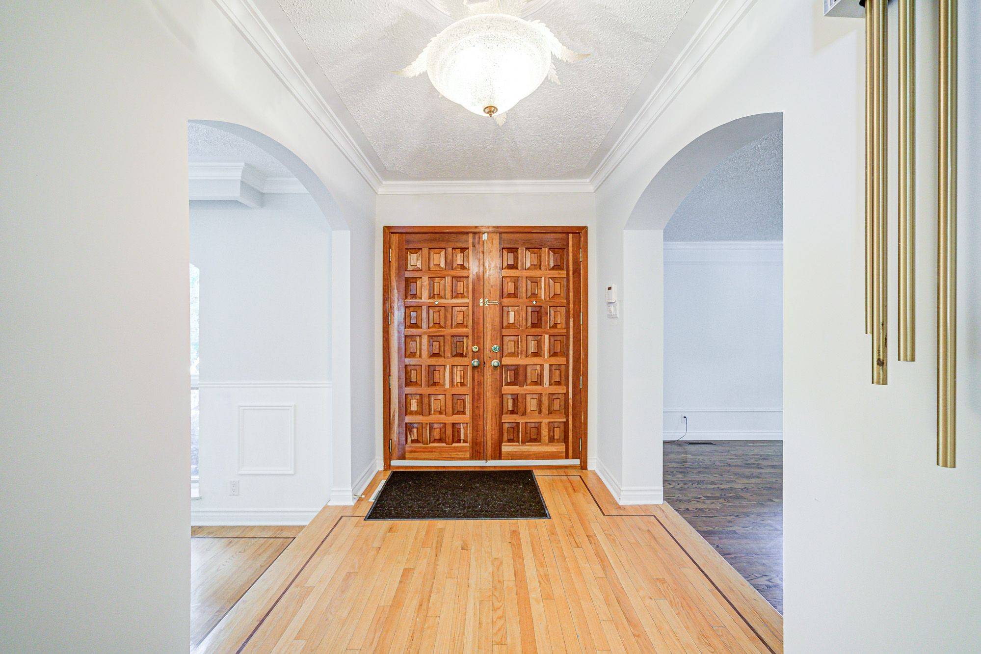 Mississauga, ON L5H 2M1,1528 Knareswood DR