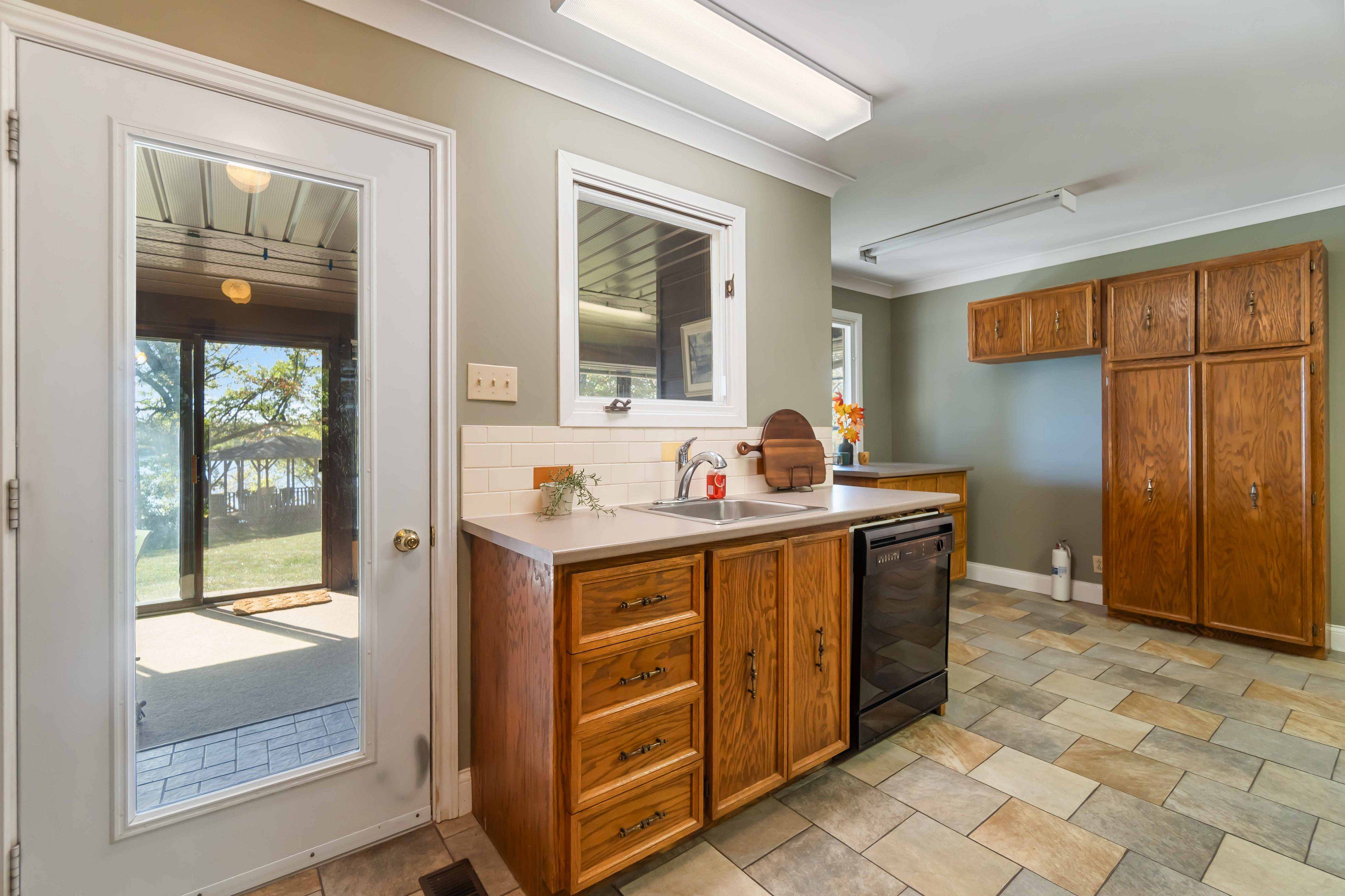 Arnprior, ON K7S 3G9,1038 WHITE LAKE RD