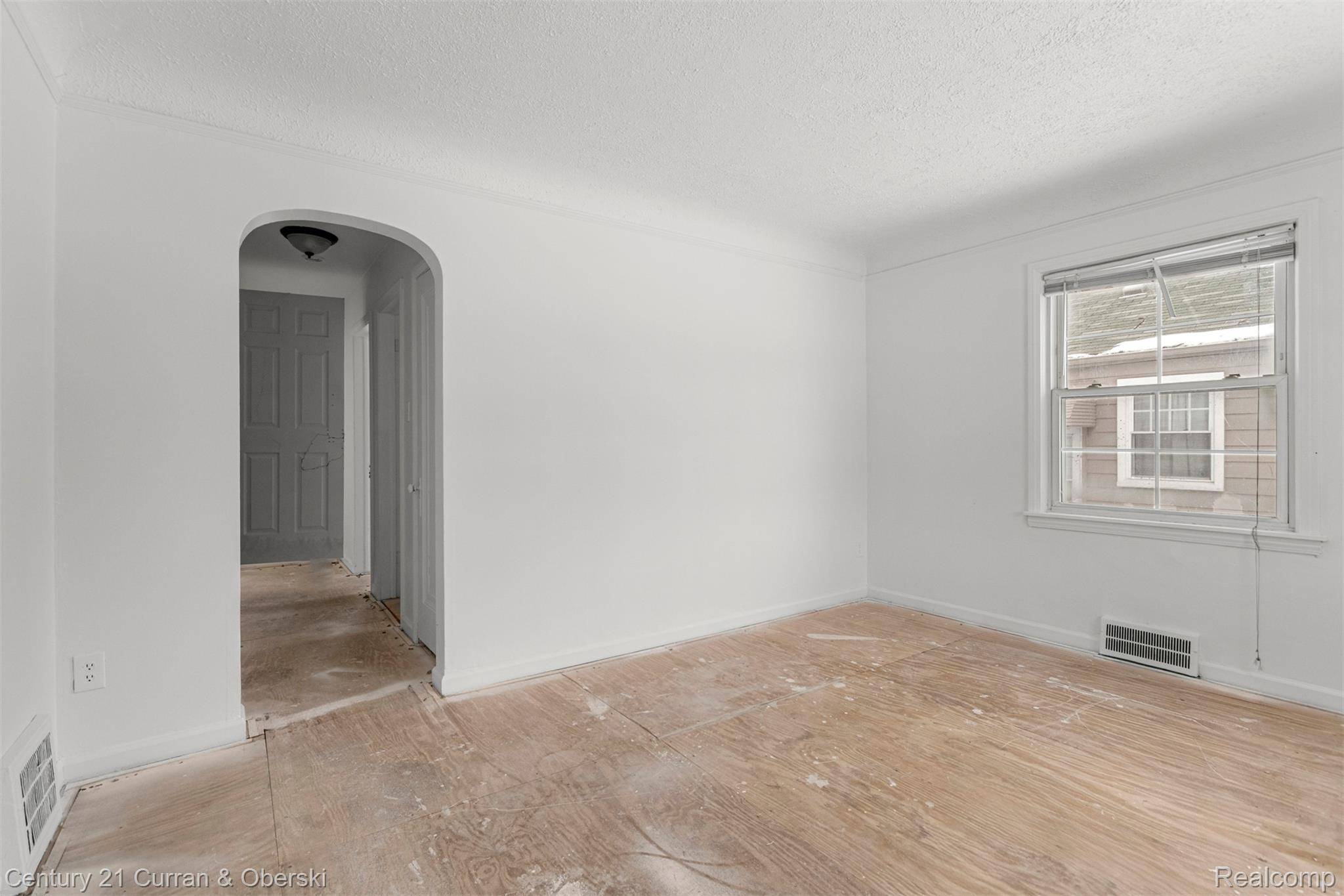 Redford, MI 48240,19551 Five Points ST