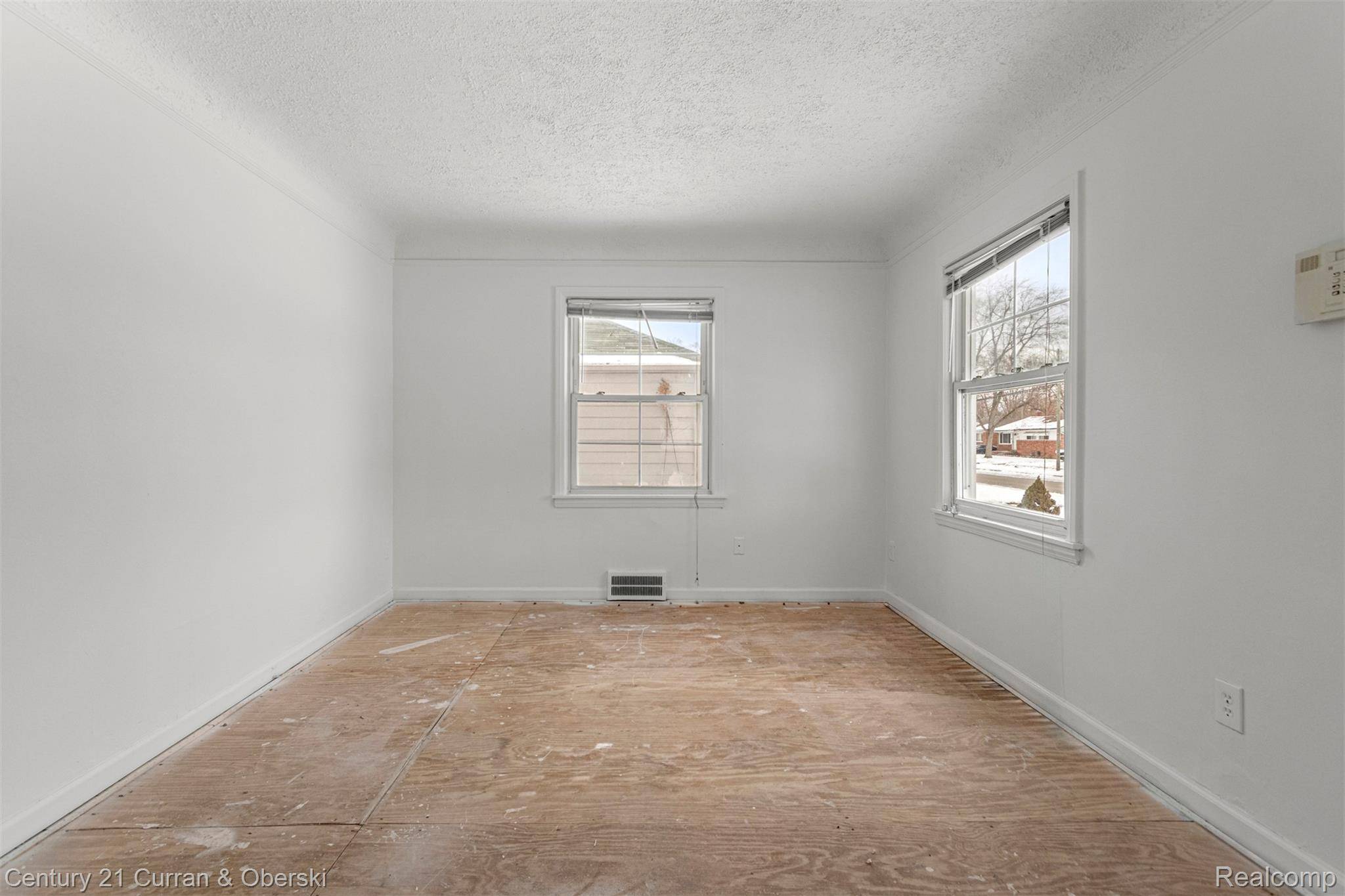 Redford, MI 48240,19551 Five Points ST