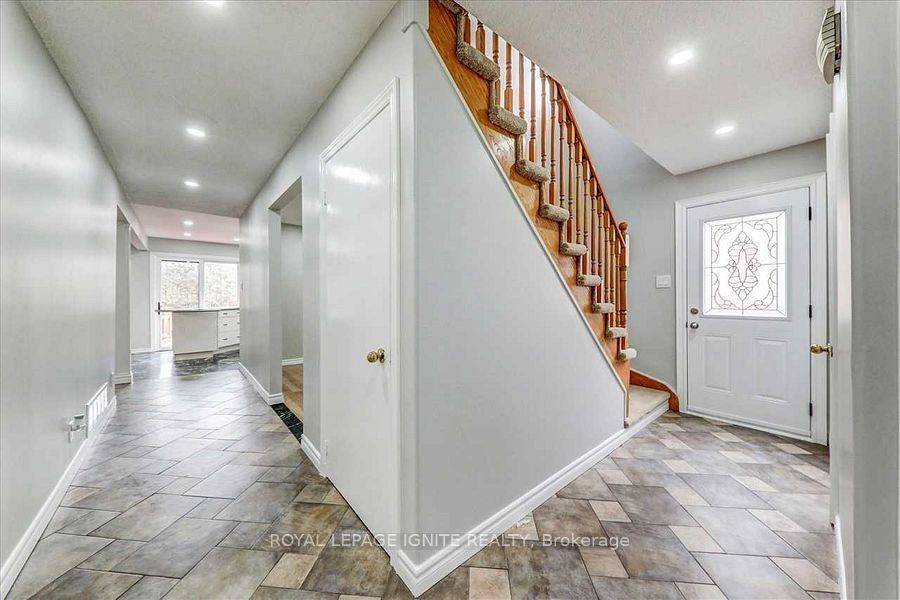 Pickering, ON L1V 1E2,160 Twyn Rivers DR