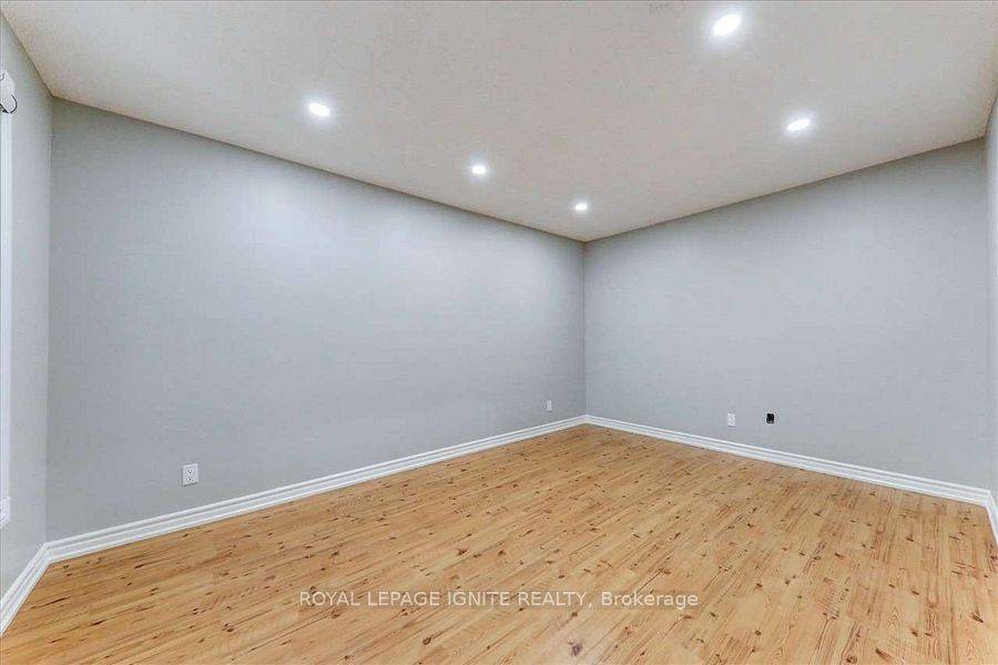 Pickering, ON L1V 1E2,160 Twyn Rivers DR