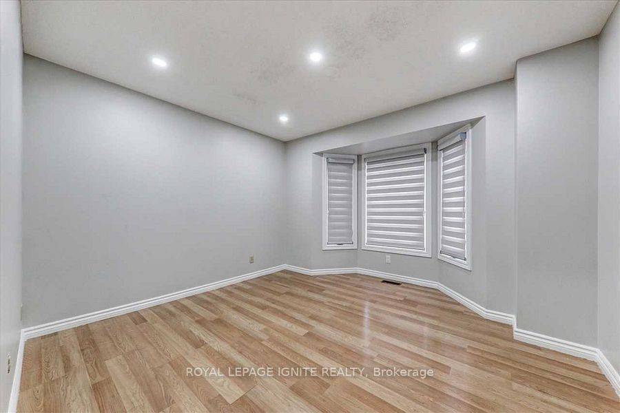 Pickering, ON L1V 1E2,160 Twyn Rivers DR