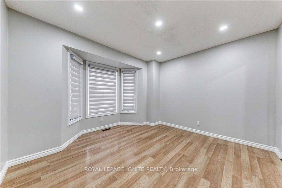 Pickering, ON L1V 1E2,160 Twyn Rivers DR