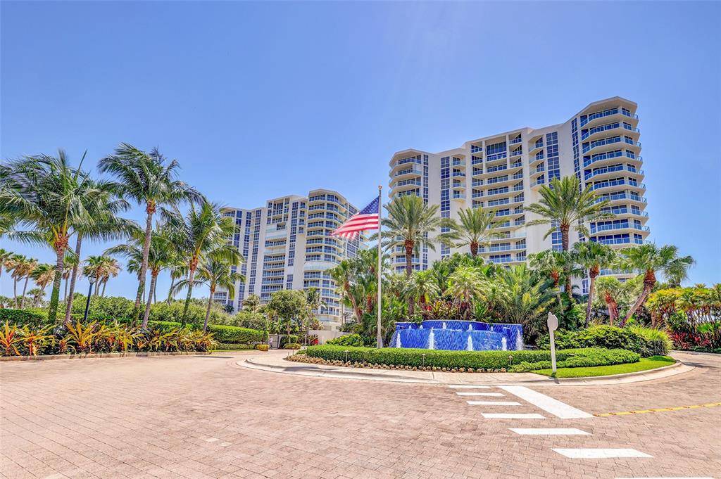 Hollywood, FL 33019,6001 N Ocean Dr #402