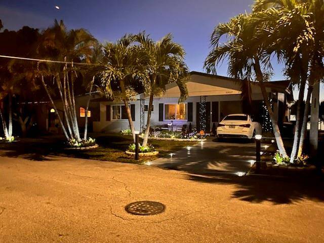 Tamarac, FL 33321,5907 NW 74th Ave