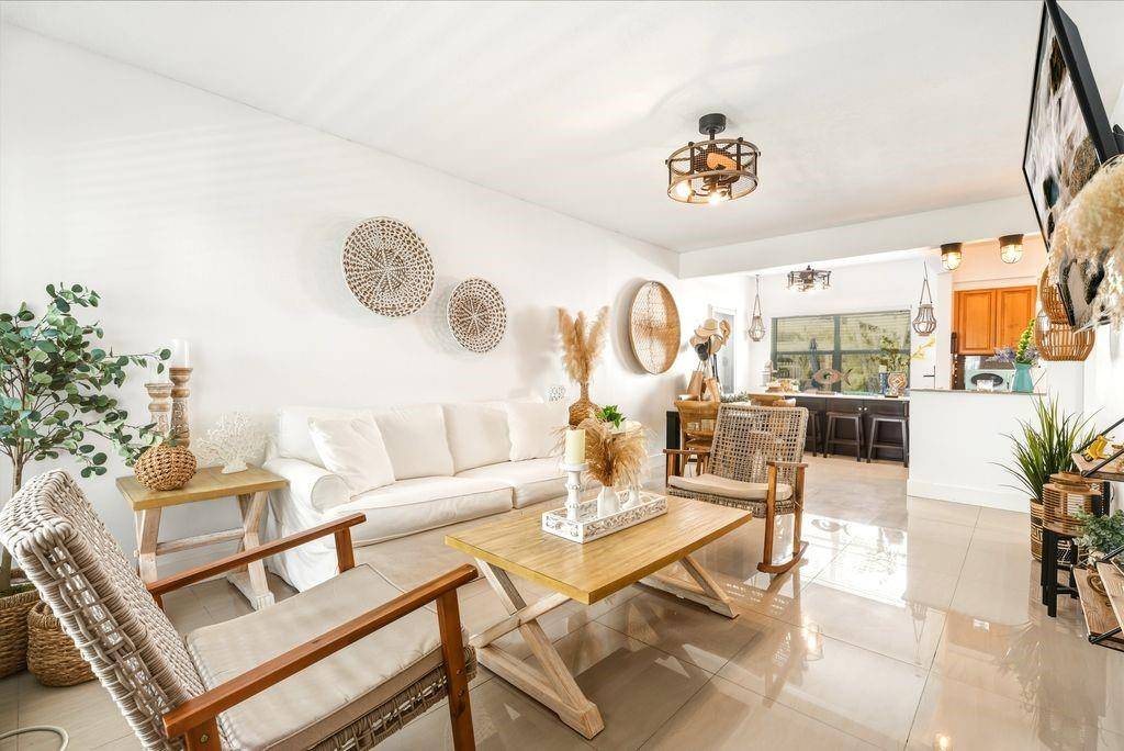 Hollywood, FL 33019,315 Van Buren St #106B