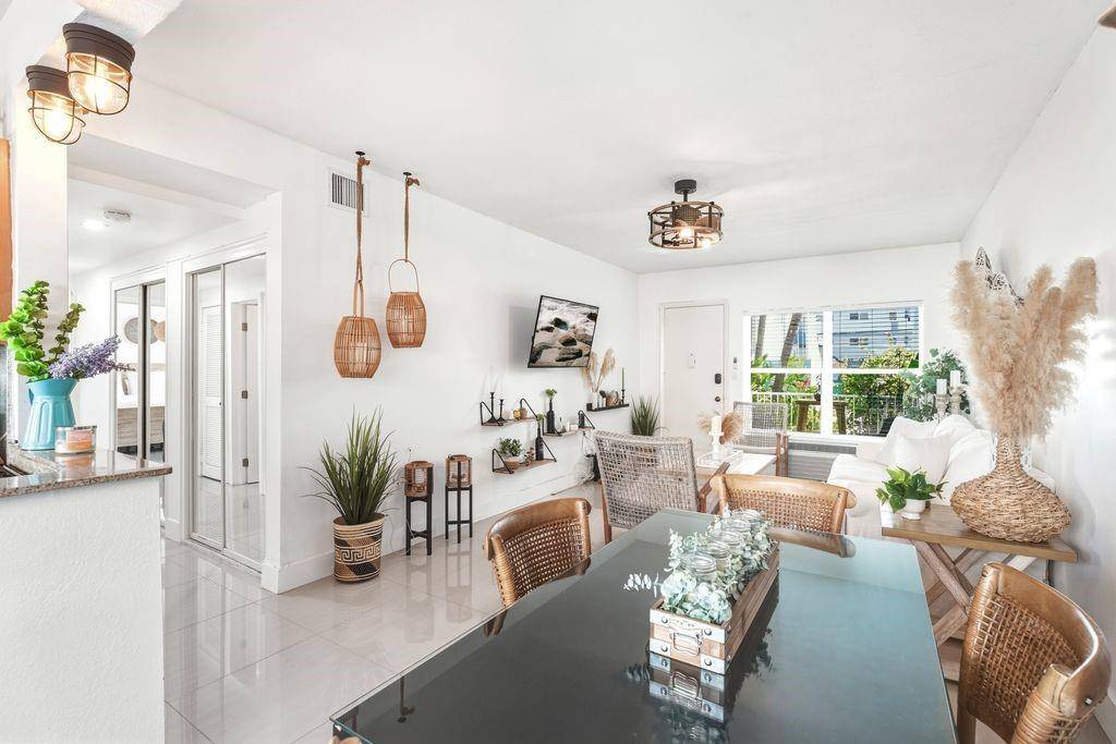 Hollywood, FL 33019,315 Van Buren St #106B