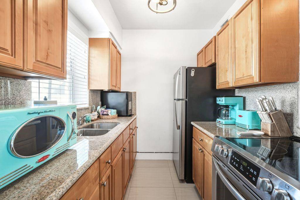 Hollywood, FL 33019,315 Van Buren St #106B